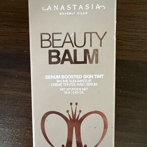 New Anastasia Beverly Hills
Beauty Balm Serum Boosted Skin Tint shade 8